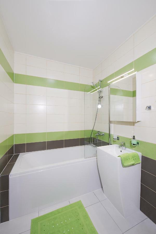 Apartment Near City Centre With Parking Place Praga Exterior foto
